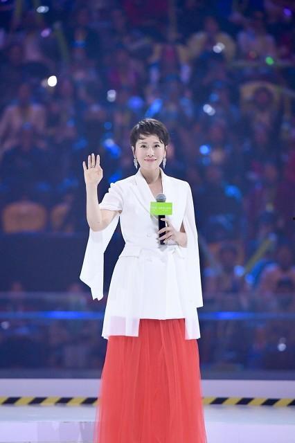 娱乐吃瓜美女背景